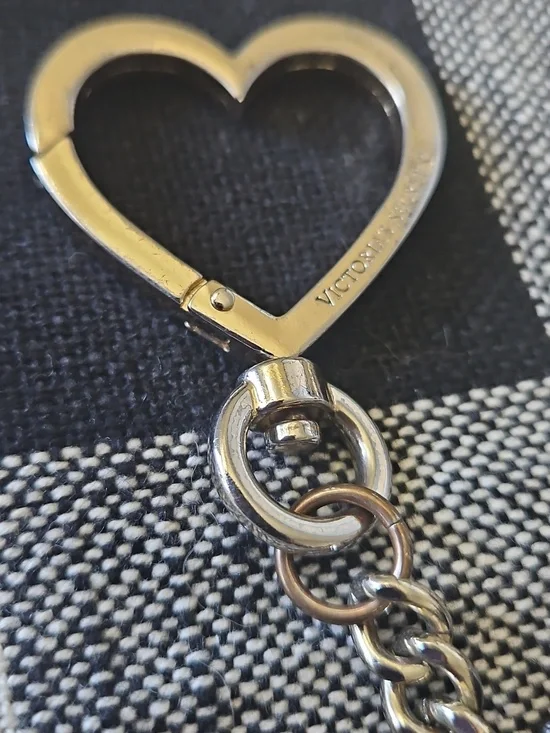 Victoria's Secret Black Card Holder with Silver Heart Keychain - Picture 2 of 8